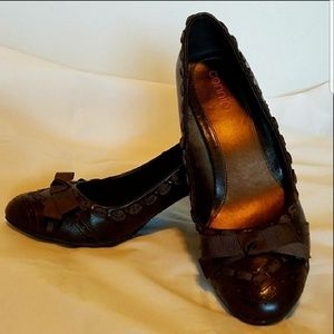 Connie Priscilla Bow Front Wingtip Pumps